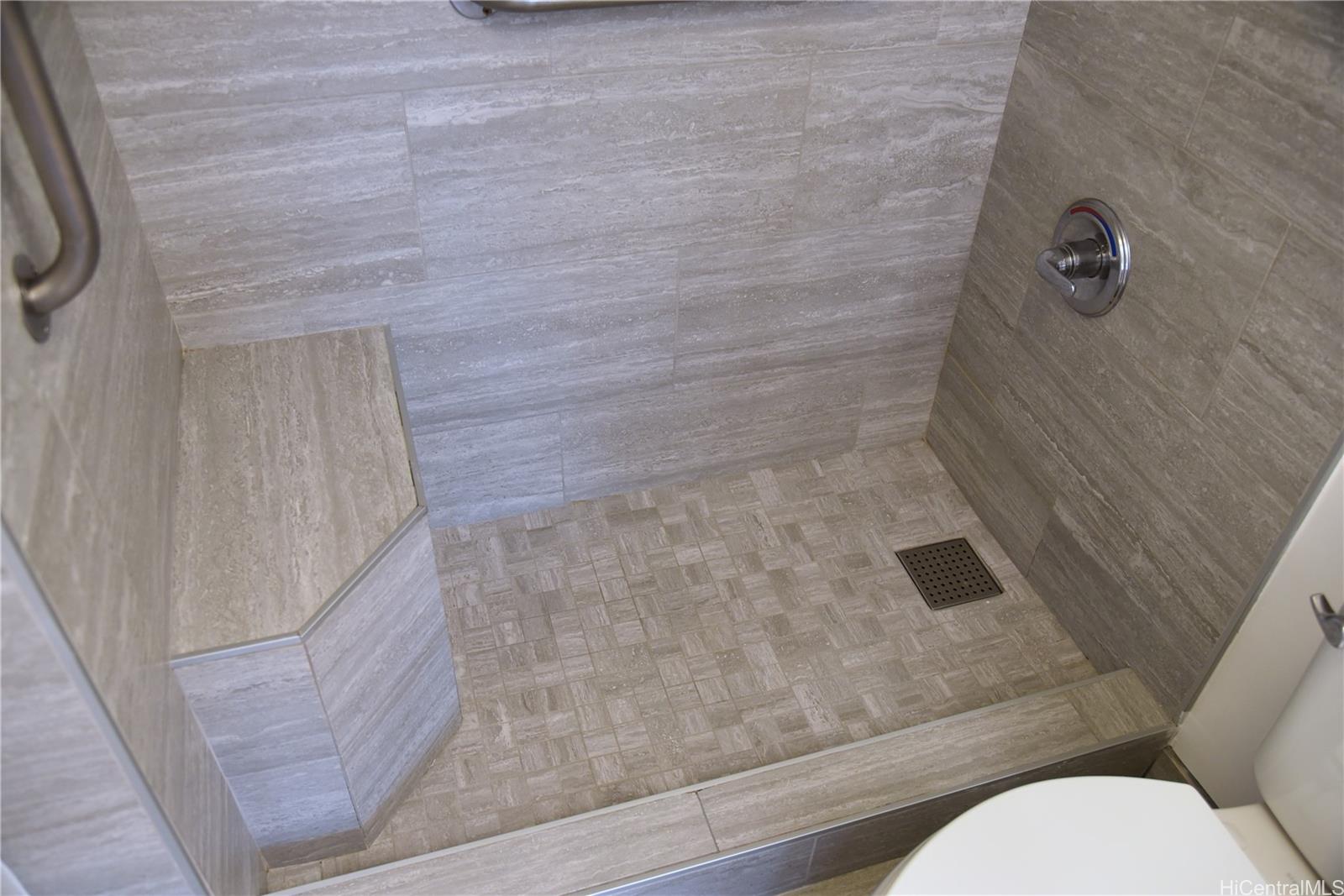 Villa On Eaton Square condo # 908, Honolulu, Hawaii - photo 12 of 14