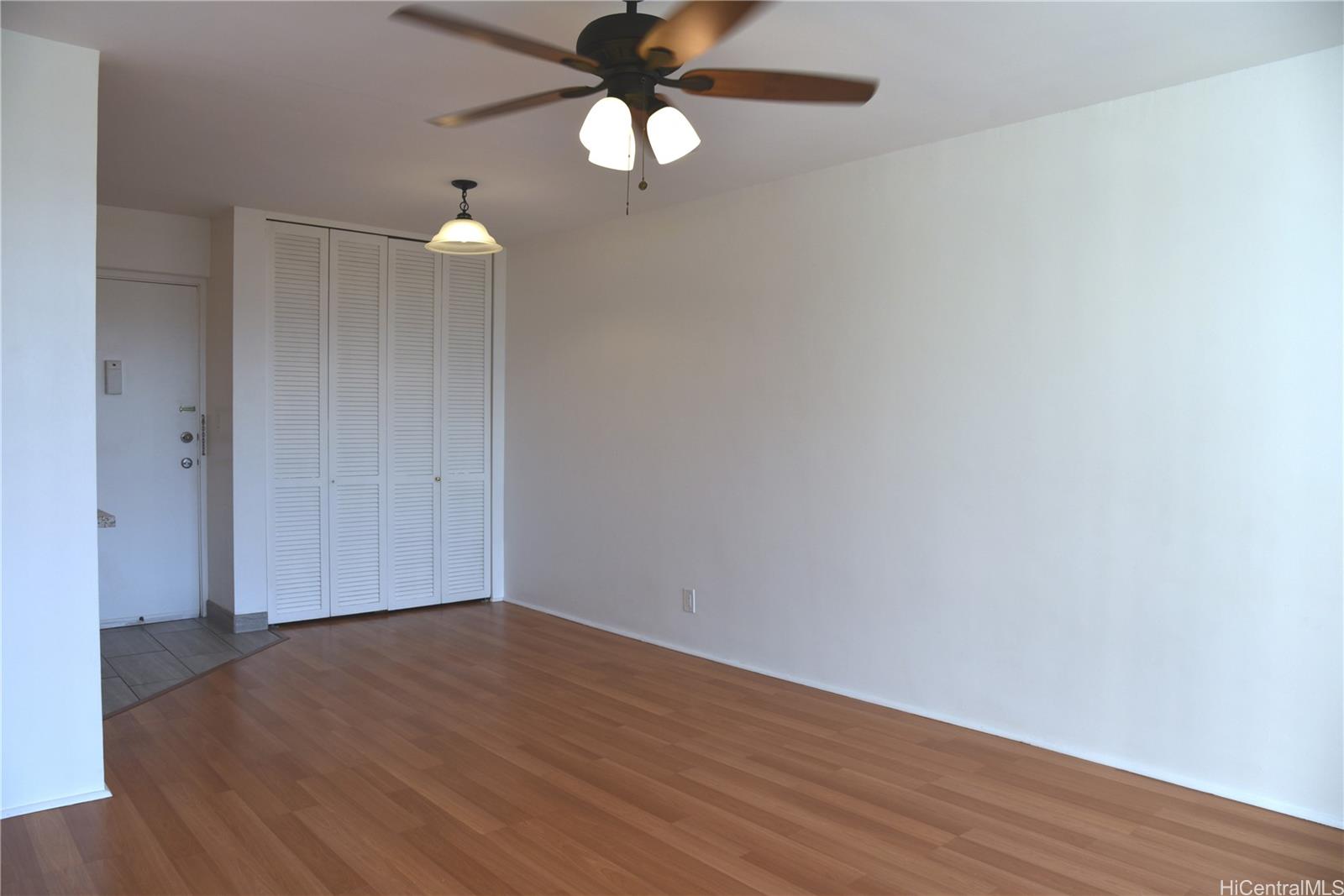 Villa On Eaton Square condo # 908, Honolulu, Hawaii - photo 5 of 14