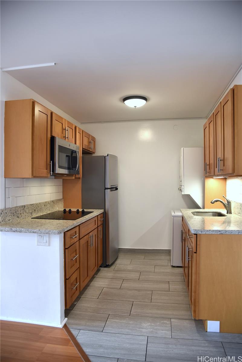 Villa On Eaton Square condo # 908, Honolulu, Hawaii - photo 6 of 14