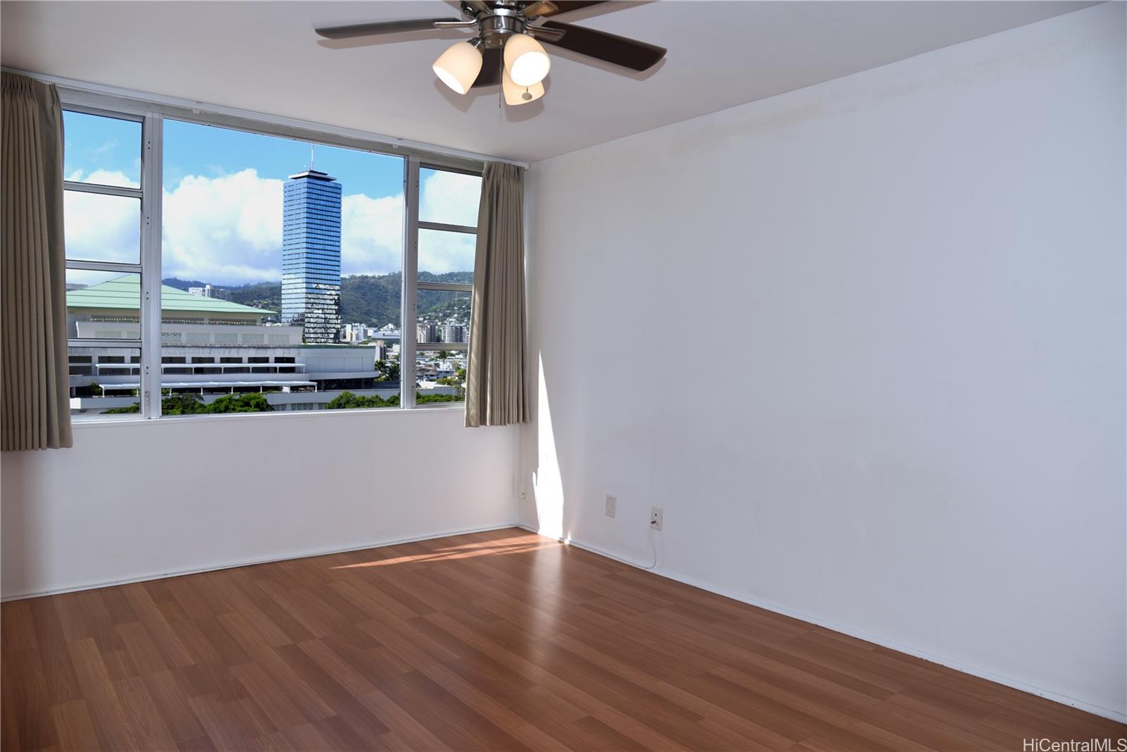 Villa On Eaton Square condo # 908, Honolulu, Hawaii - photo 8 of 14