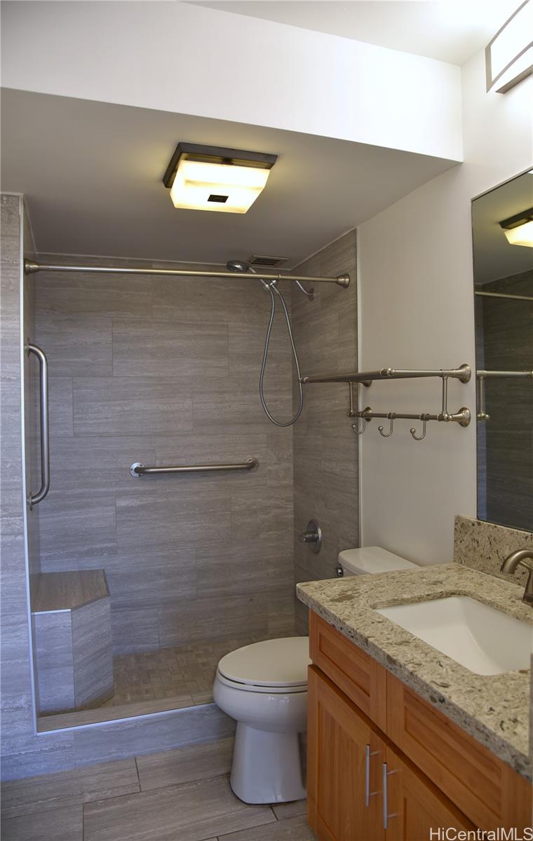 Villa On Eaton Square condo # 908, Honolulu, Hawaii - photo 9 of 14