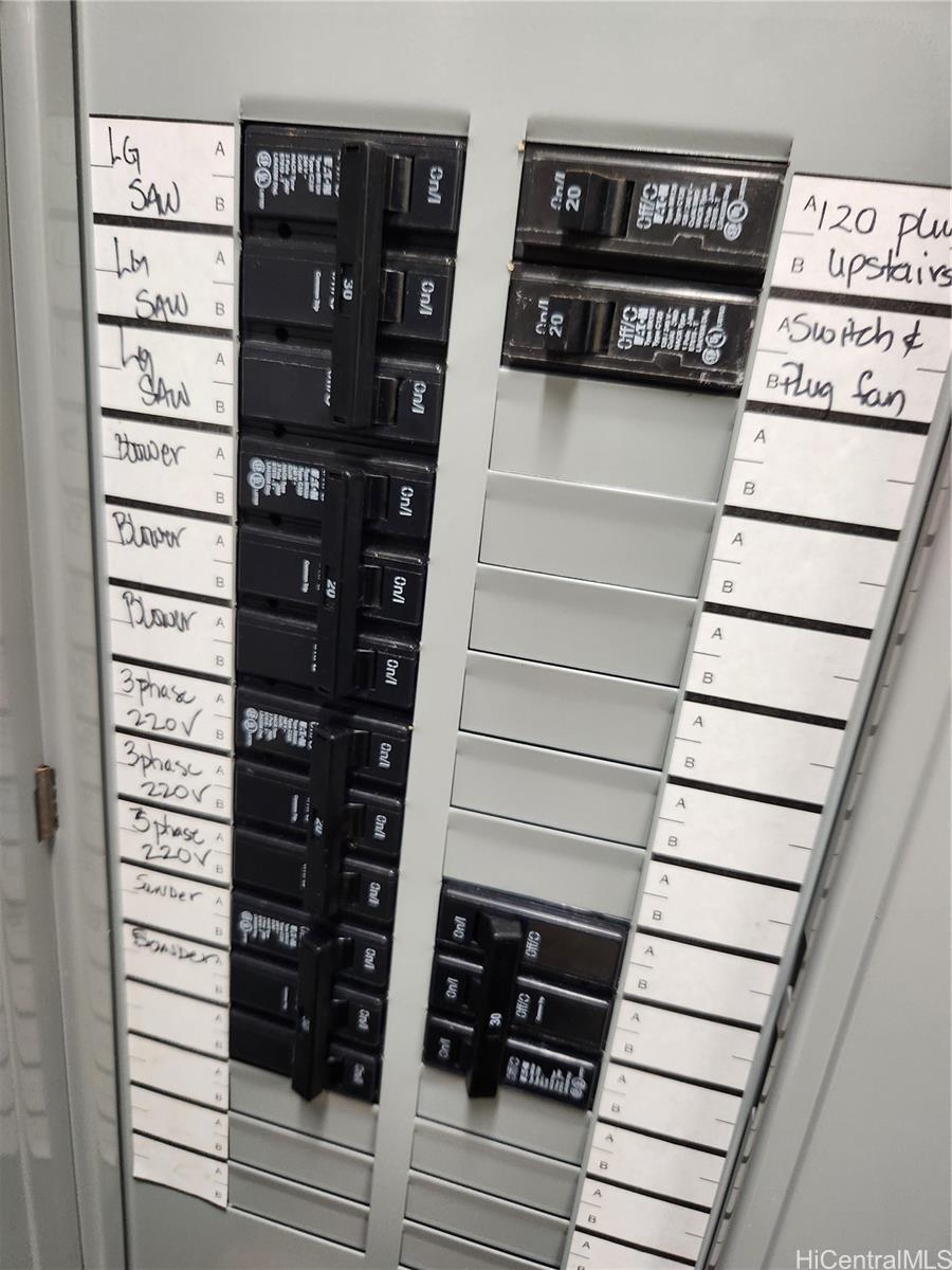 401 Hookahi Street Wailuku Maui commercial real estate photo13 of 15