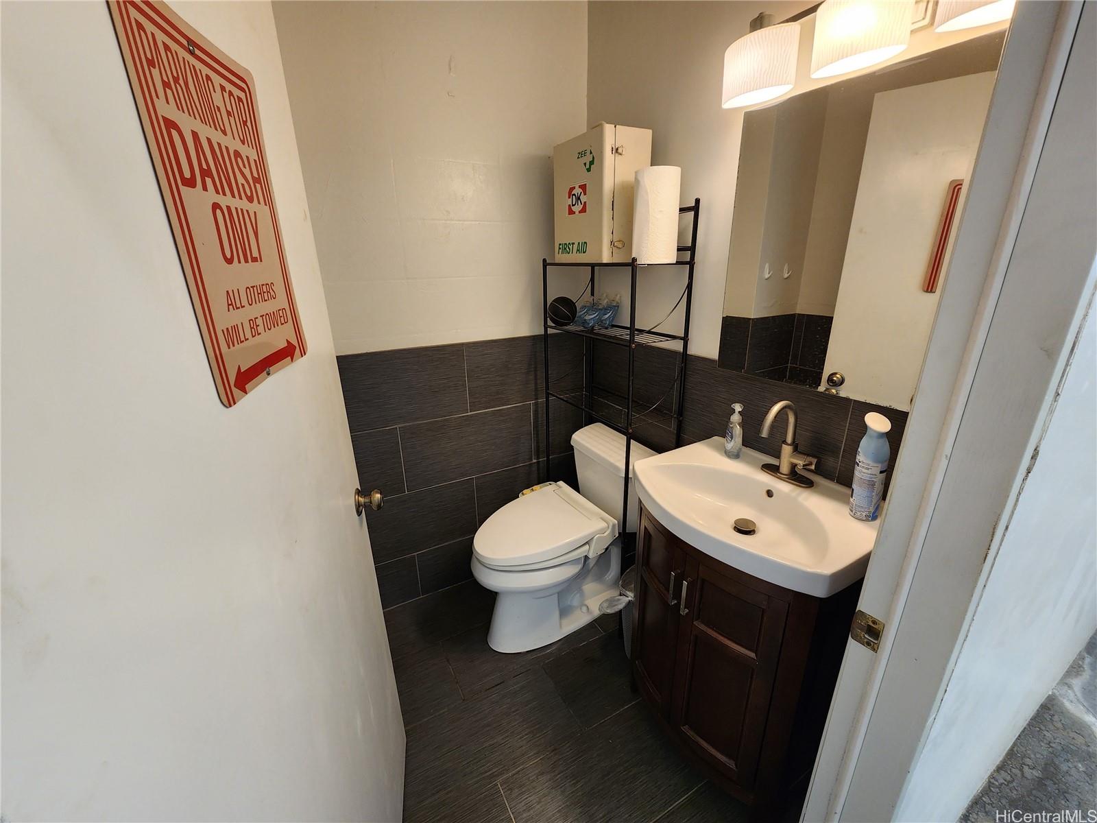 401 Hookahi Street Wailuku Maui commercial real estate photo7 of 15