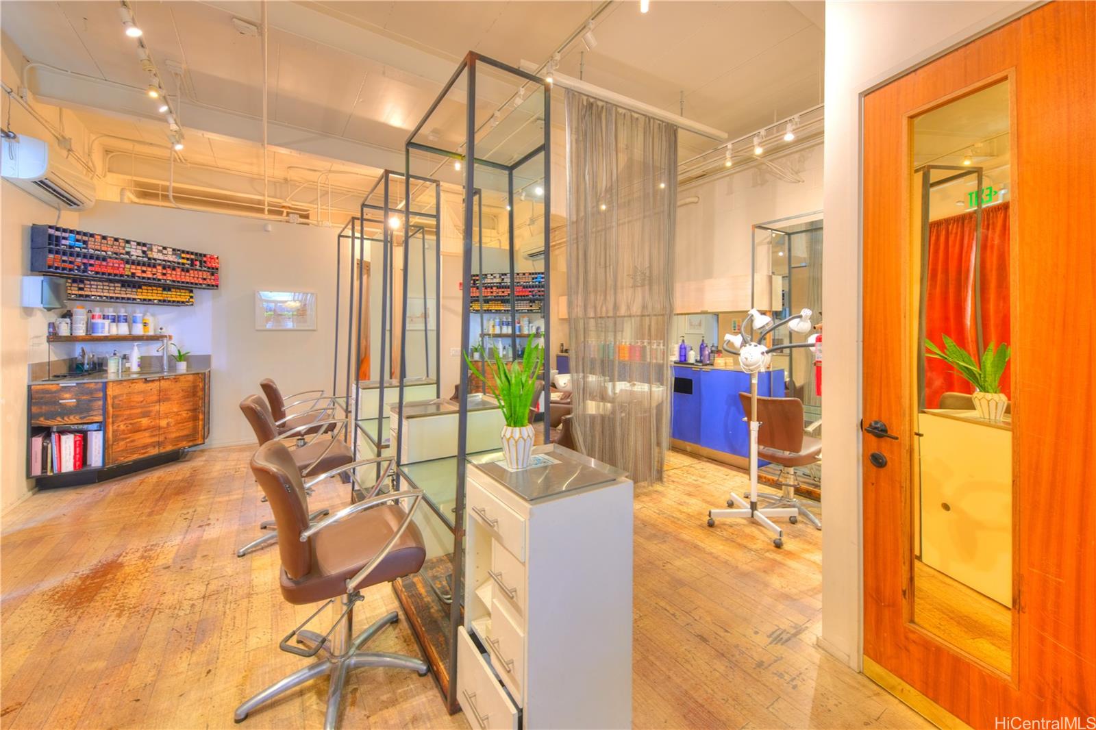 401 Kamakee Street Kakaako  - photo 4 of 15