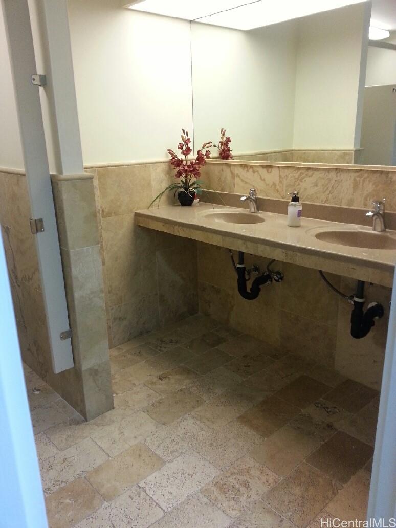 401 Kamakee St Honolulu Oahu commercial real estate photo7 of 25