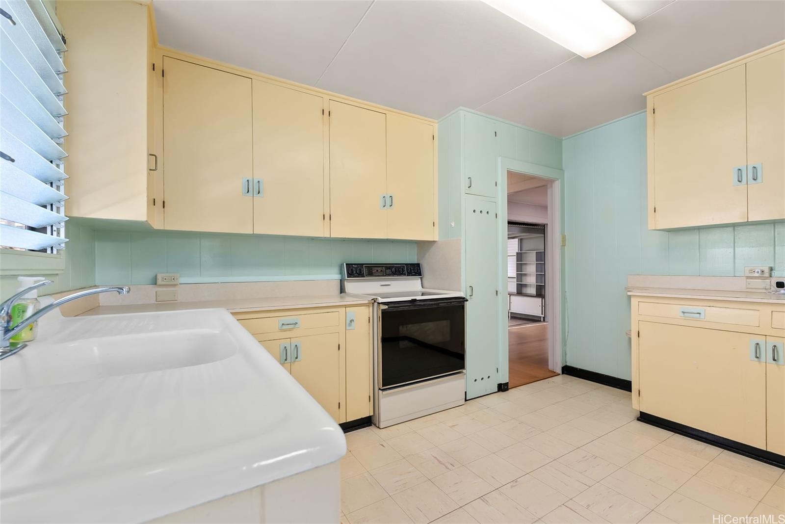 4022  Pakahi Place Maunalani Heights, Diamond Head home - photo 17 of 25