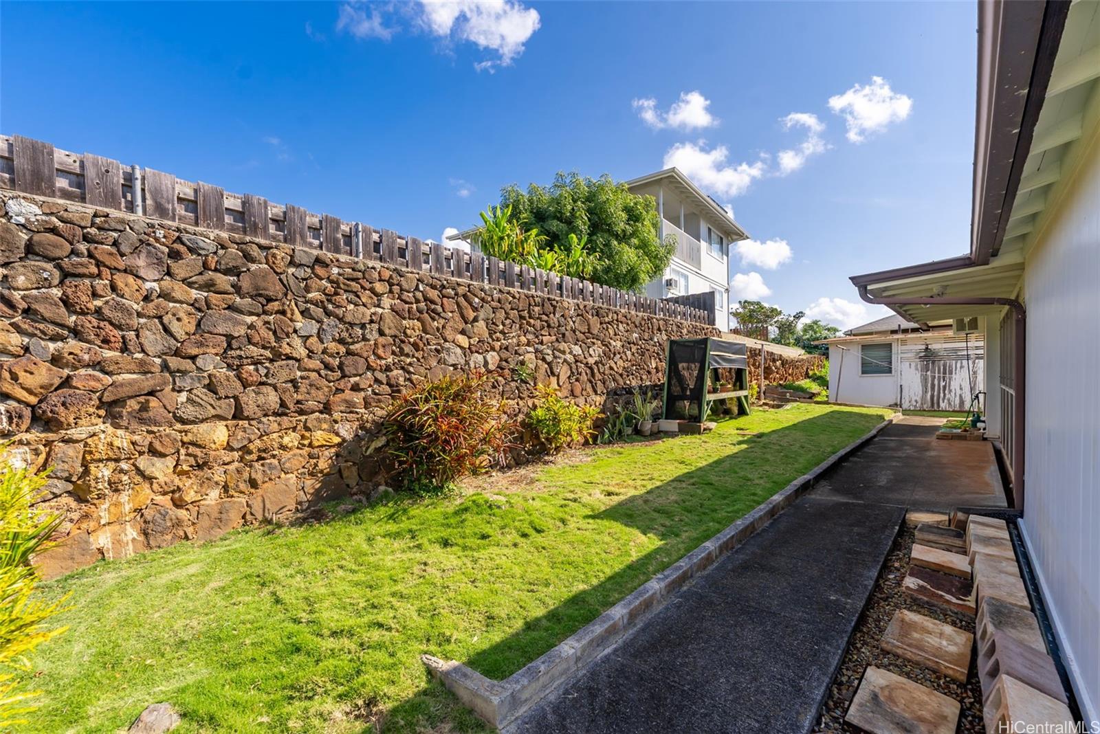 4022  Pakahi Place Maunalani Heights, Diamond Head home - photo 20 of 25