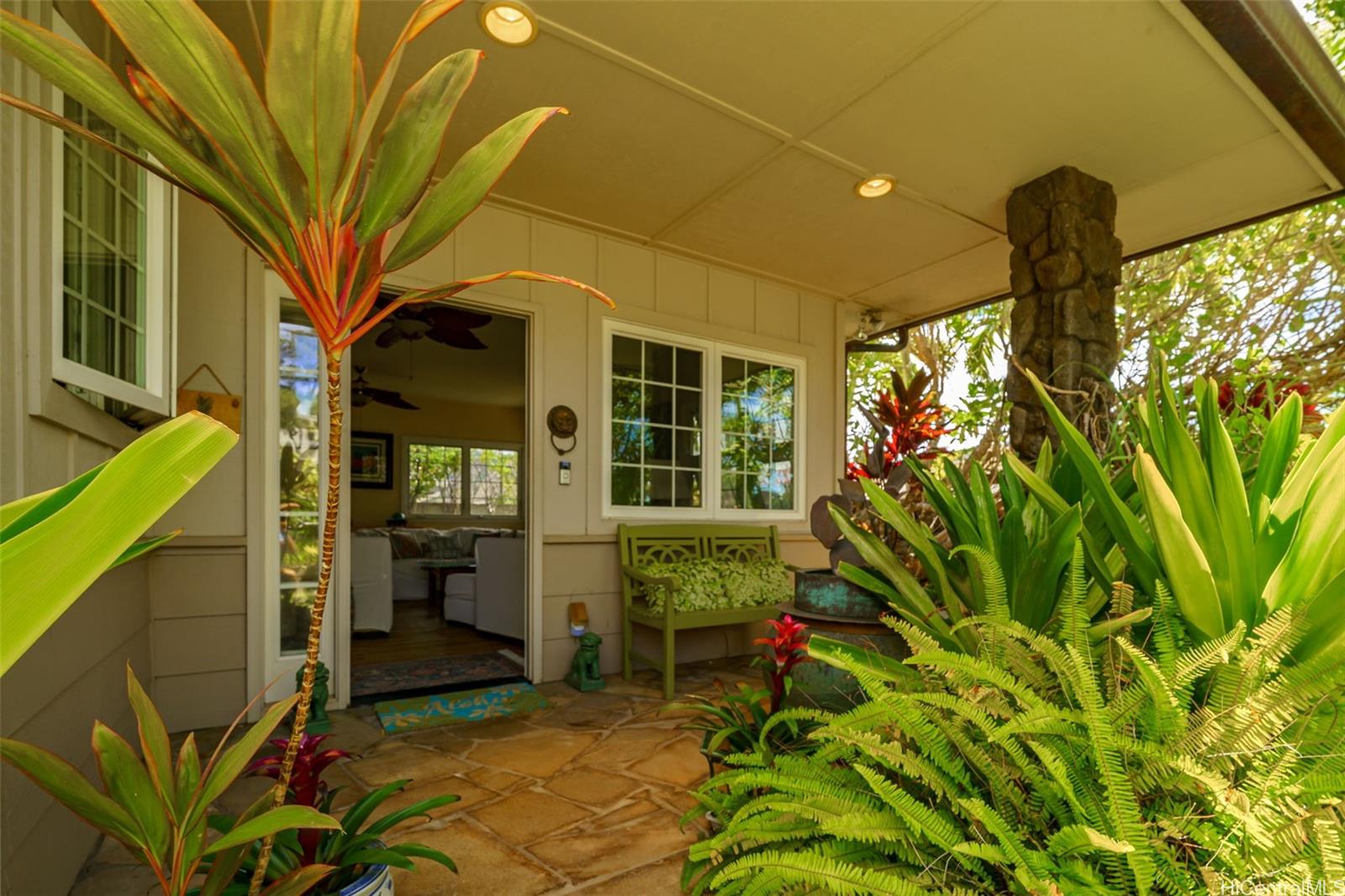 4026  Harding Ave Kaimuki, Diamond Head home - photo 2 of 25