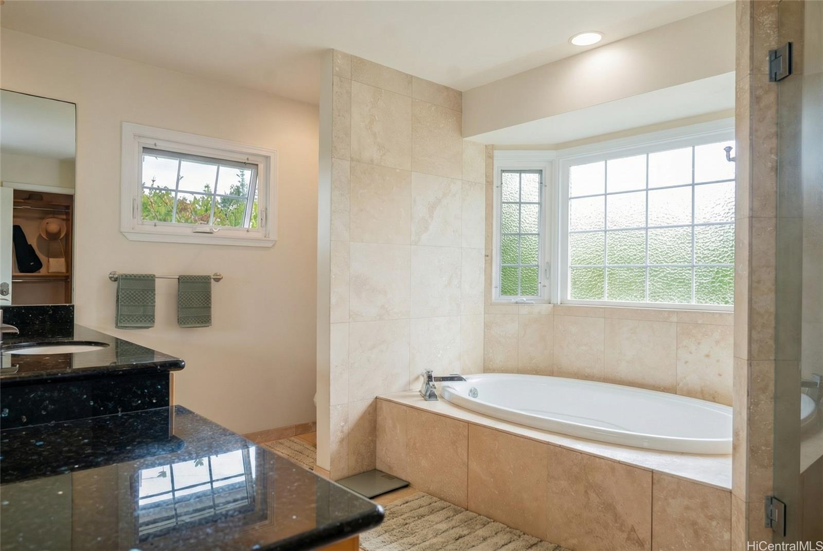 4026  Harding Ave Kaimuki, Diamond Head home - photo 14 of 18