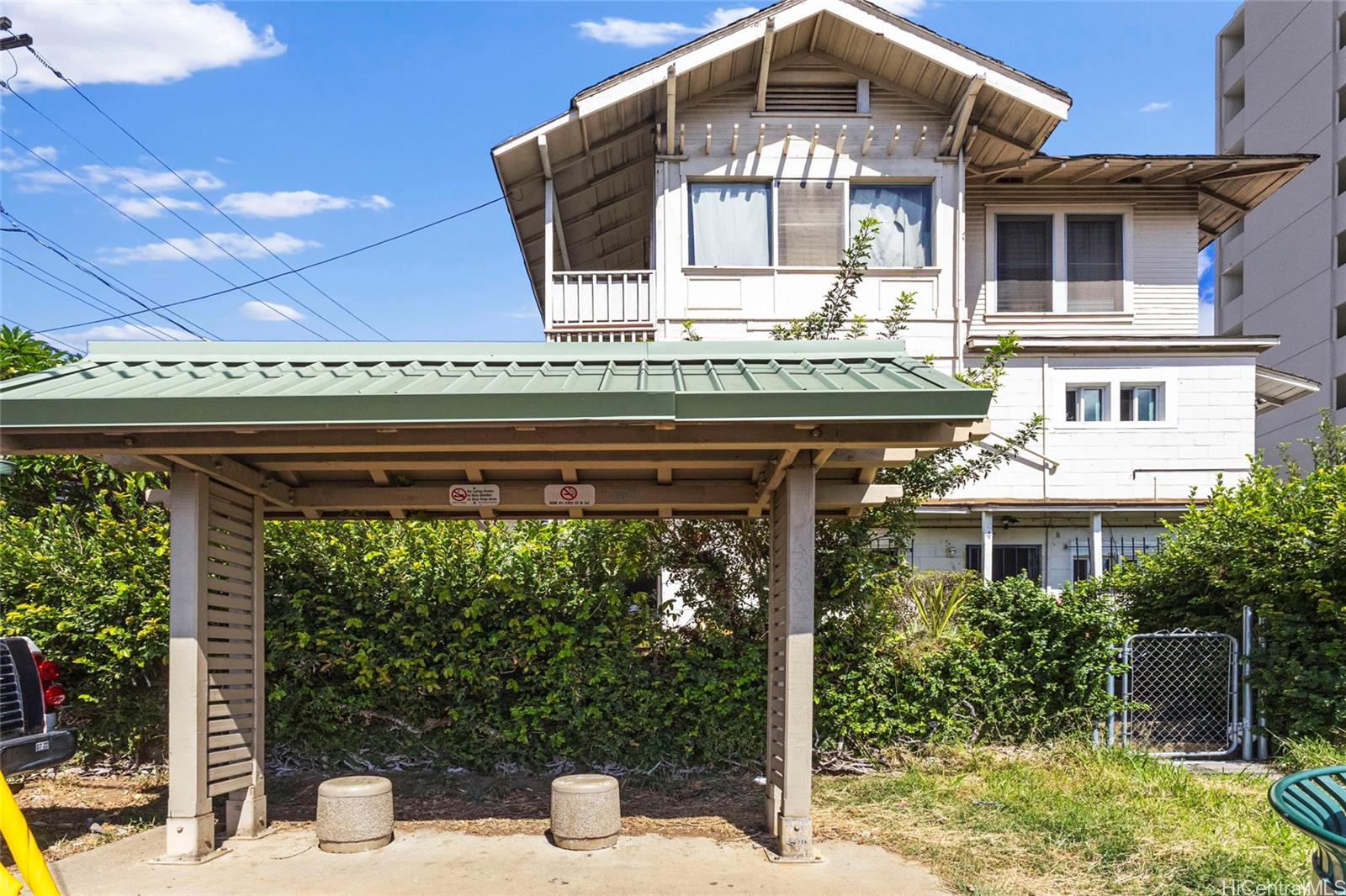 404 Magellan Ave Honolulu - Multi-family - photo 2 of 23