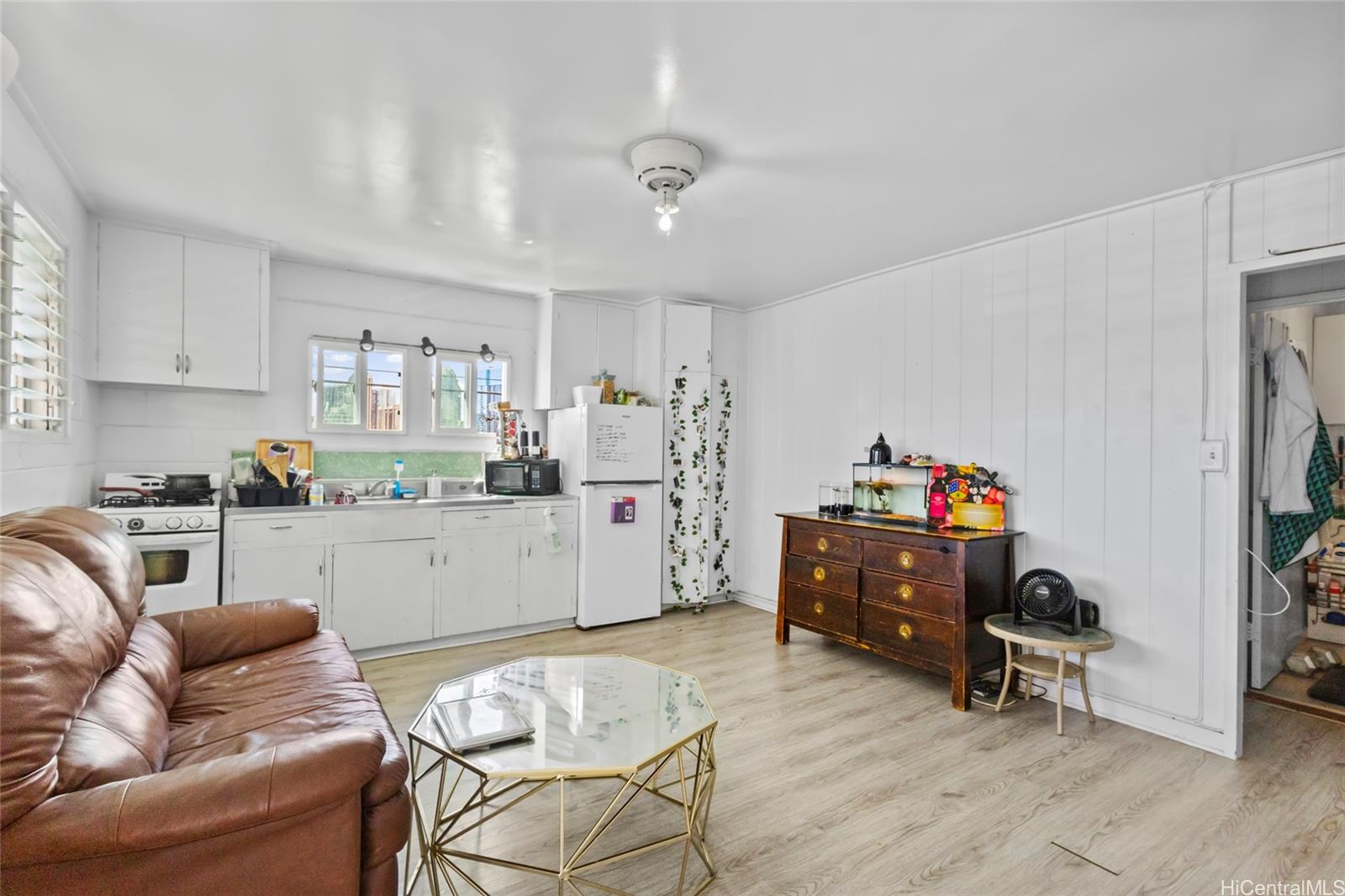 404 Magellan Ave Honolulu - Multi-family - photo 8 of 23