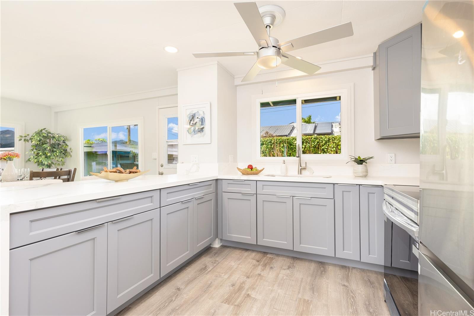 407  Keaniani Street Coconut Grove, Kailua home - photo 4 of 14