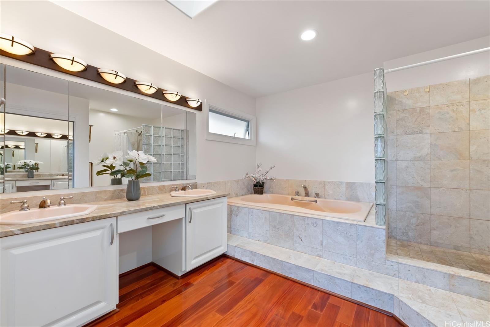 4084  Keanu Street Wilhelmina, Diamond Head home - photo 16 of 25