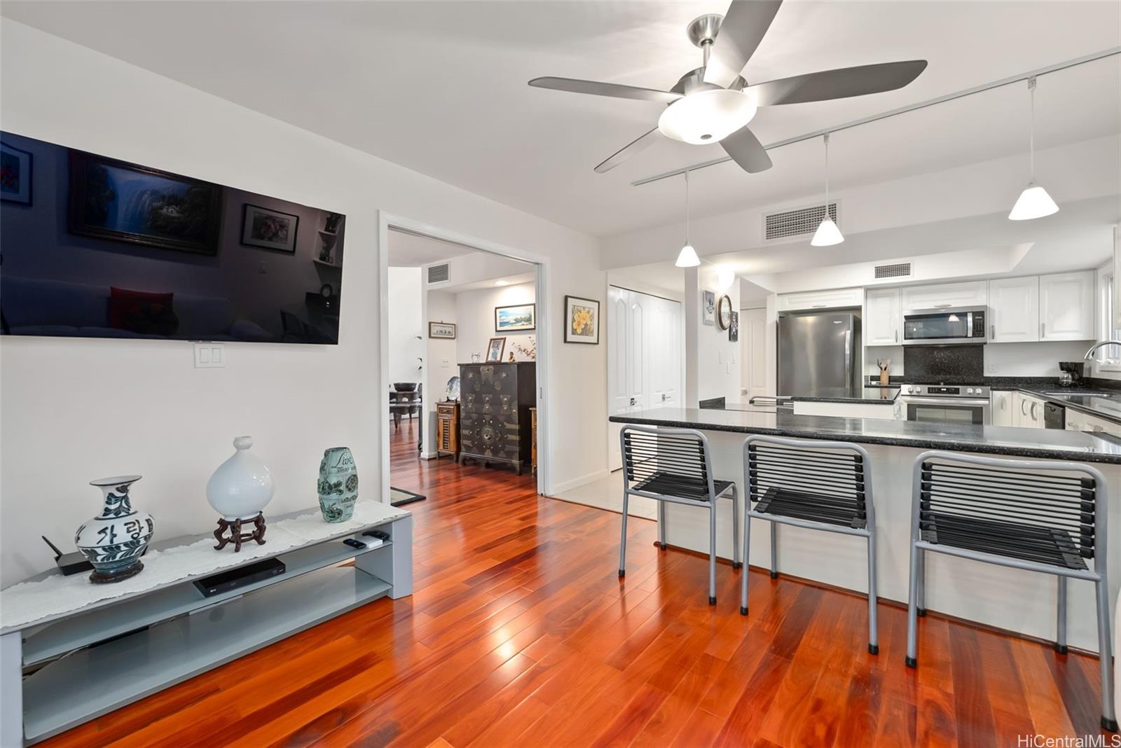 4084  Keanu Street Wilhelmina, Diamond Head home - photo 9 of 25