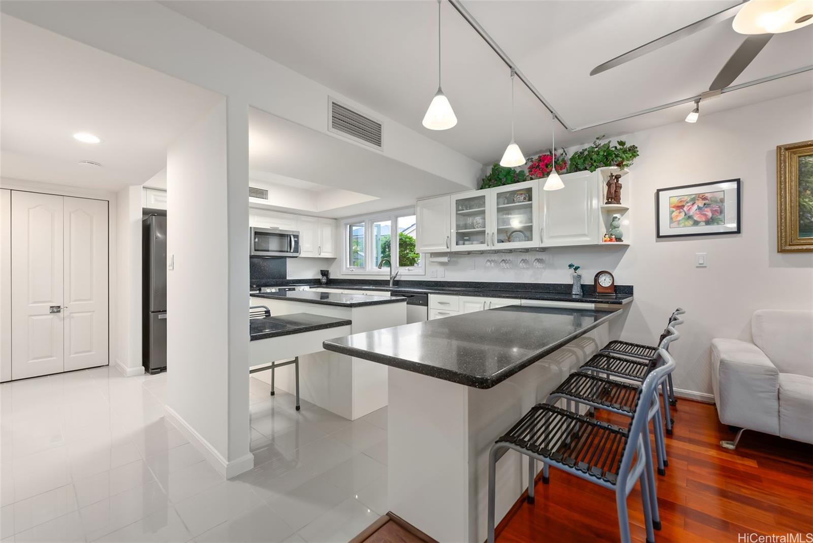 4084  Keanu Street Wilhelmina, Diamond Head home - photo 10 of 25