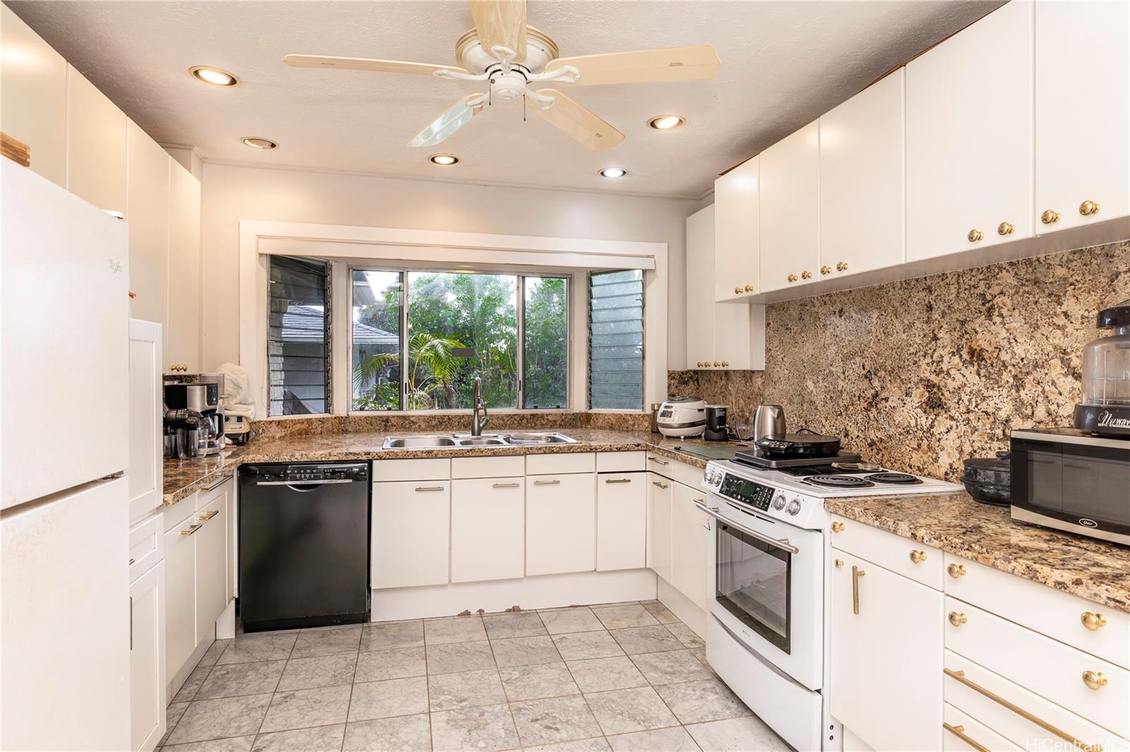 409  Luakini Street Nuuanu Area, Honolulu home - photo 2 of 23