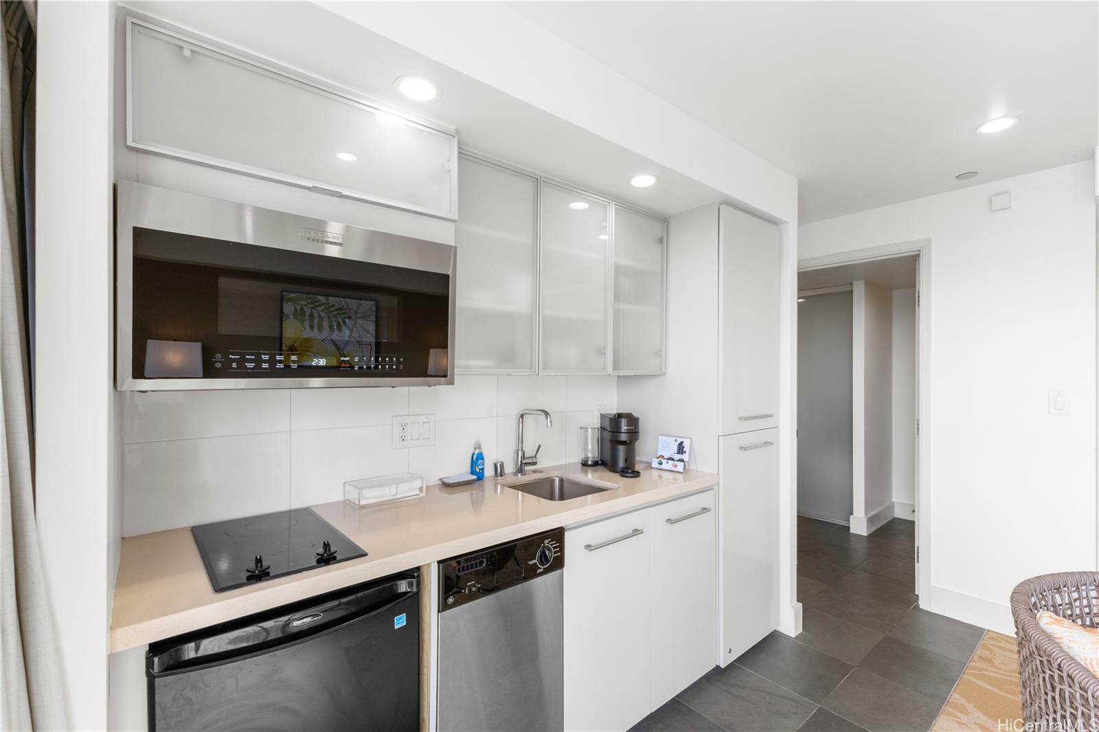 Ala Moana Hotel Condo condo # 1707, Honolulu, Hawaii - photo 5 of 22