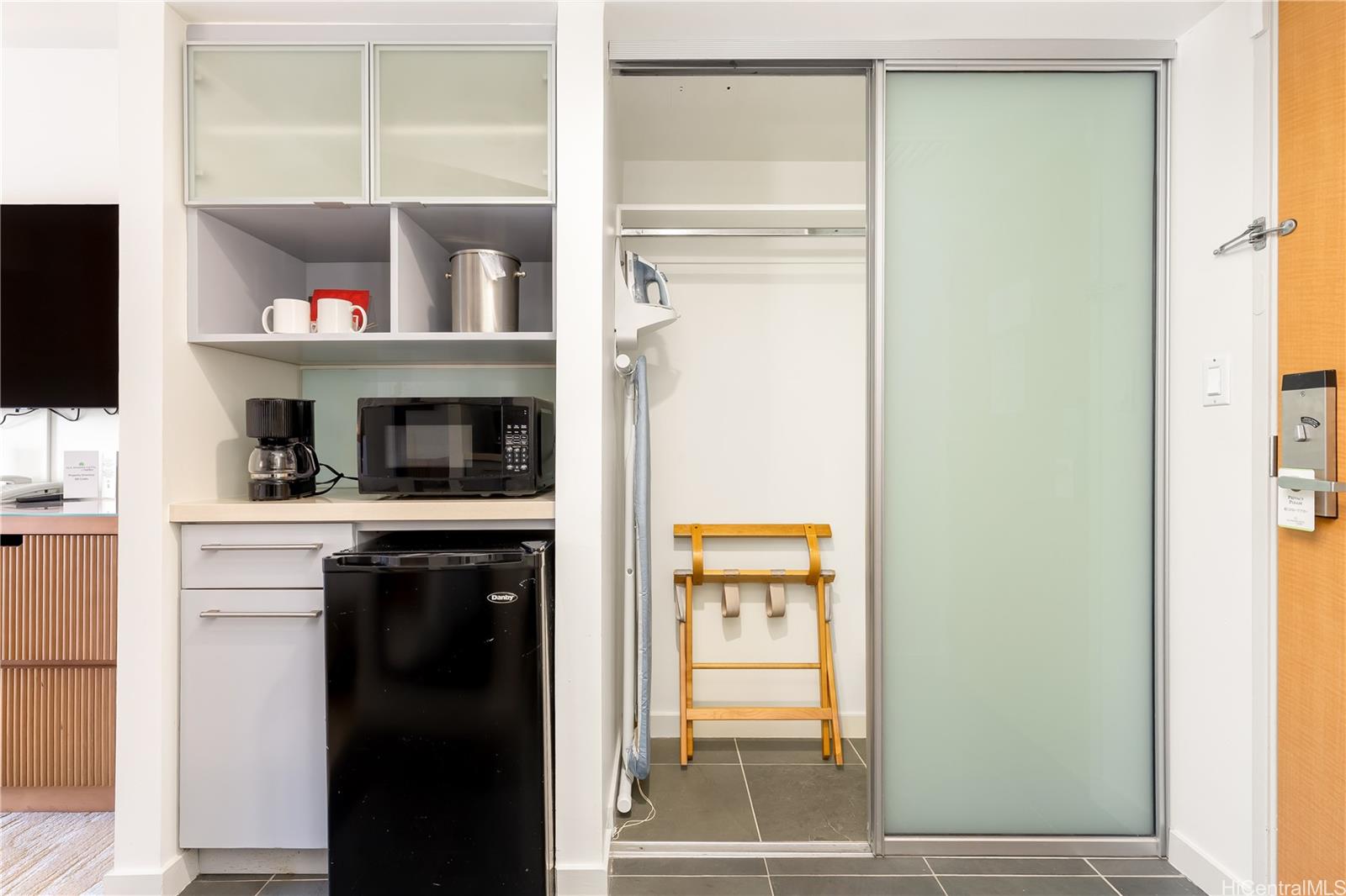 Ala Moana Hotel Condo condo # 913, Honolulu, Hawaii - photo 7 of 20