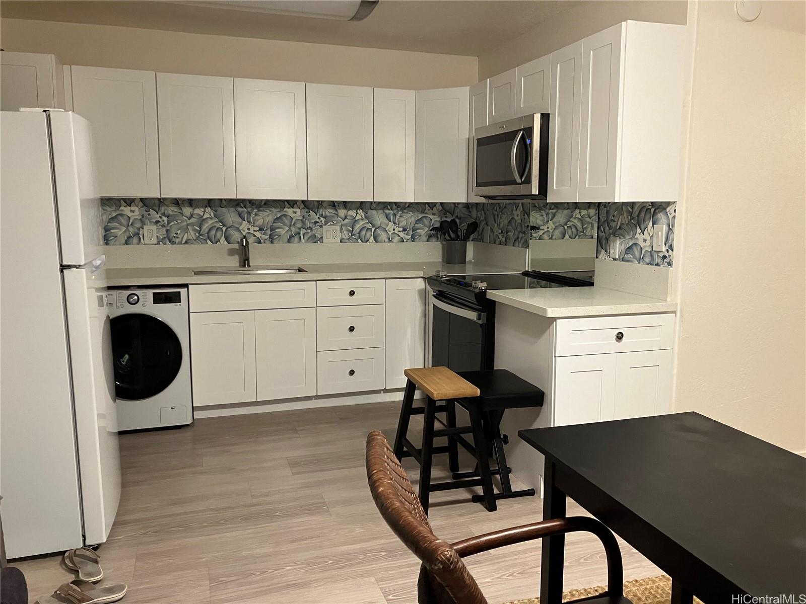 Hawaiian Prince Apts Ltd condo # 214, Honolulu, Hawaii - photo 3 of 3