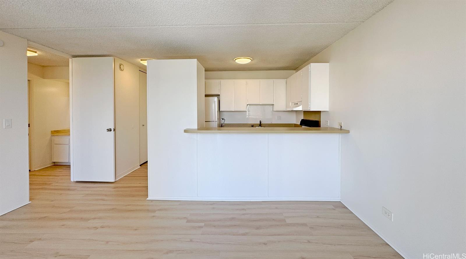 411 Hobron Lane Honolulu - Rental - photo 3 of 19