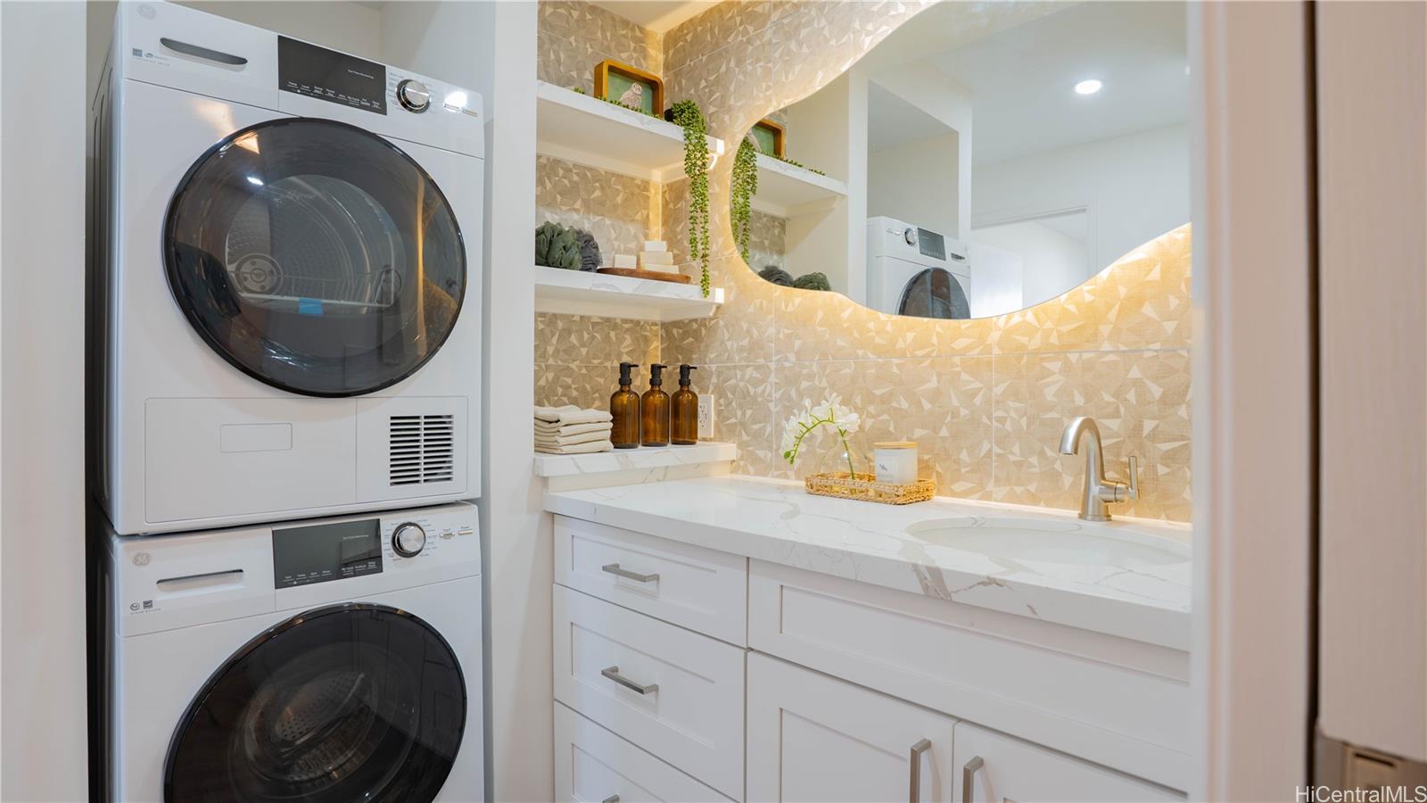 Chateau Waikiki condo # 1212, Honolulu, Hawaii - photo 23 of 25