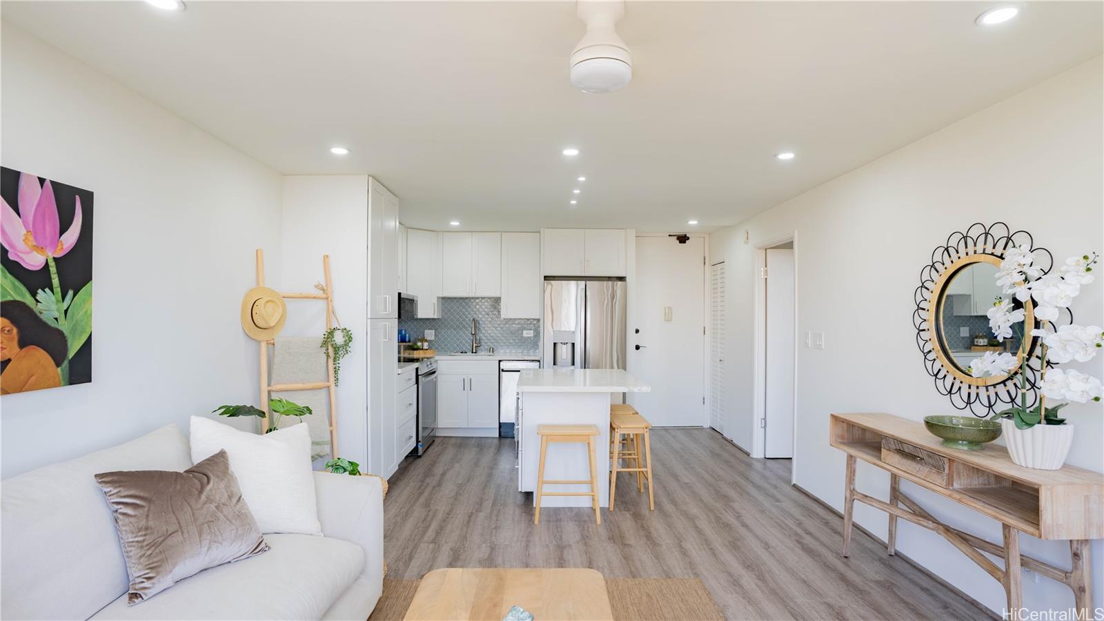 Chateau Waikiki condo # 1212, Honolulu, Hawaii - photo 4 of 25