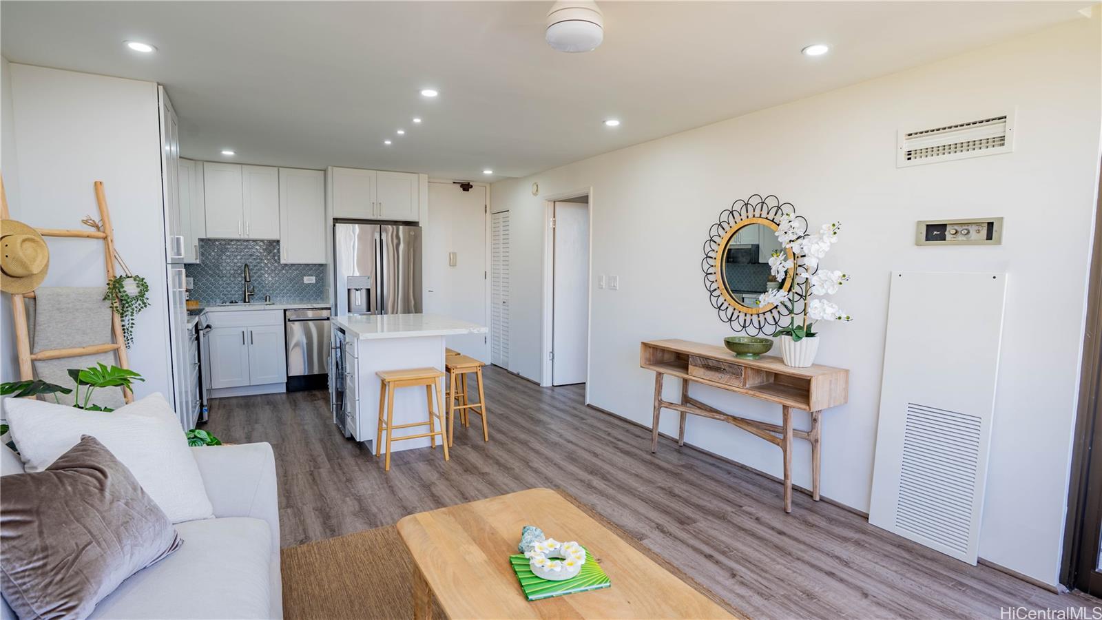 Chateau Waikiki condo # 1212, Honolulu, Hawaii - photo 5 of 25