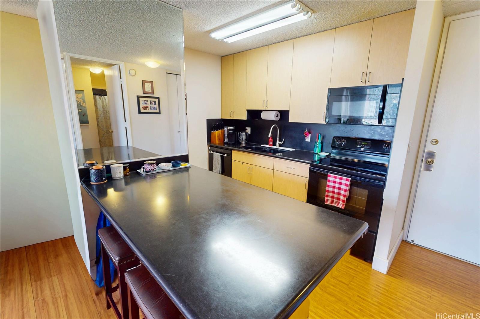 Chateau Waikiki condo # 1512, Honolulu, Hawaii - photo 5 of 25