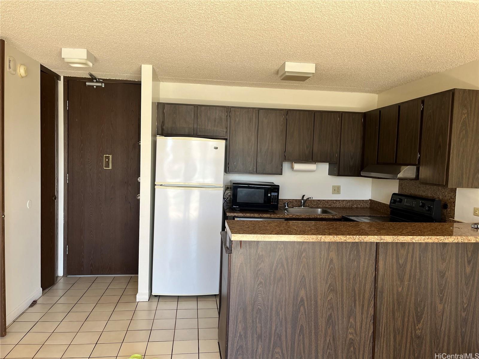 411 Hobron Ln Honolulu - Rental - photo 4 of 11