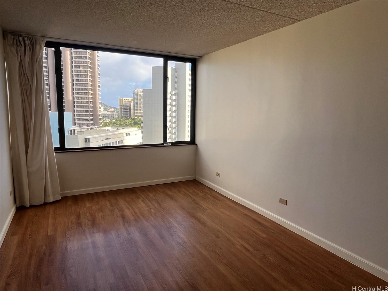 411 Hobron Ln Honolulu - Rental - photo 8 of 11