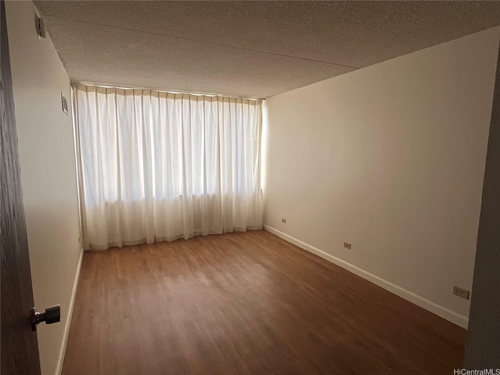 411 Hobron Ln Honolulu - Rental - photo 9 of 11