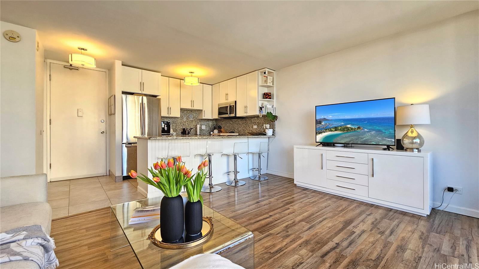 Chateau Waikiki condo # 1810, Honolulu, Hawaii - photo 3 of 23
