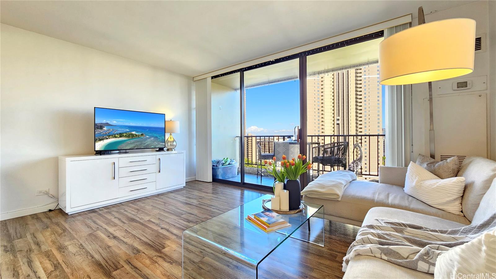 Chateau Waikiki condo # 1810, Honolulu, Hawaii - photo 4 of 23