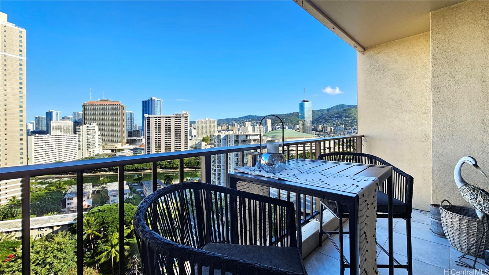 Chateau Waikiki condo # 1810, Honolulu, Hawaii - photo 5 of 23