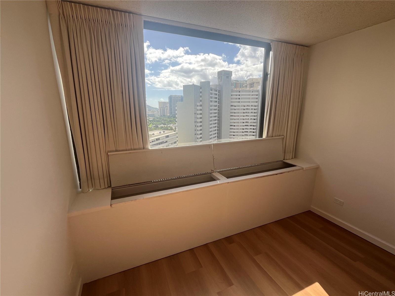 411 Hobron Ln Honolulu - Rental - photo 8 of 16