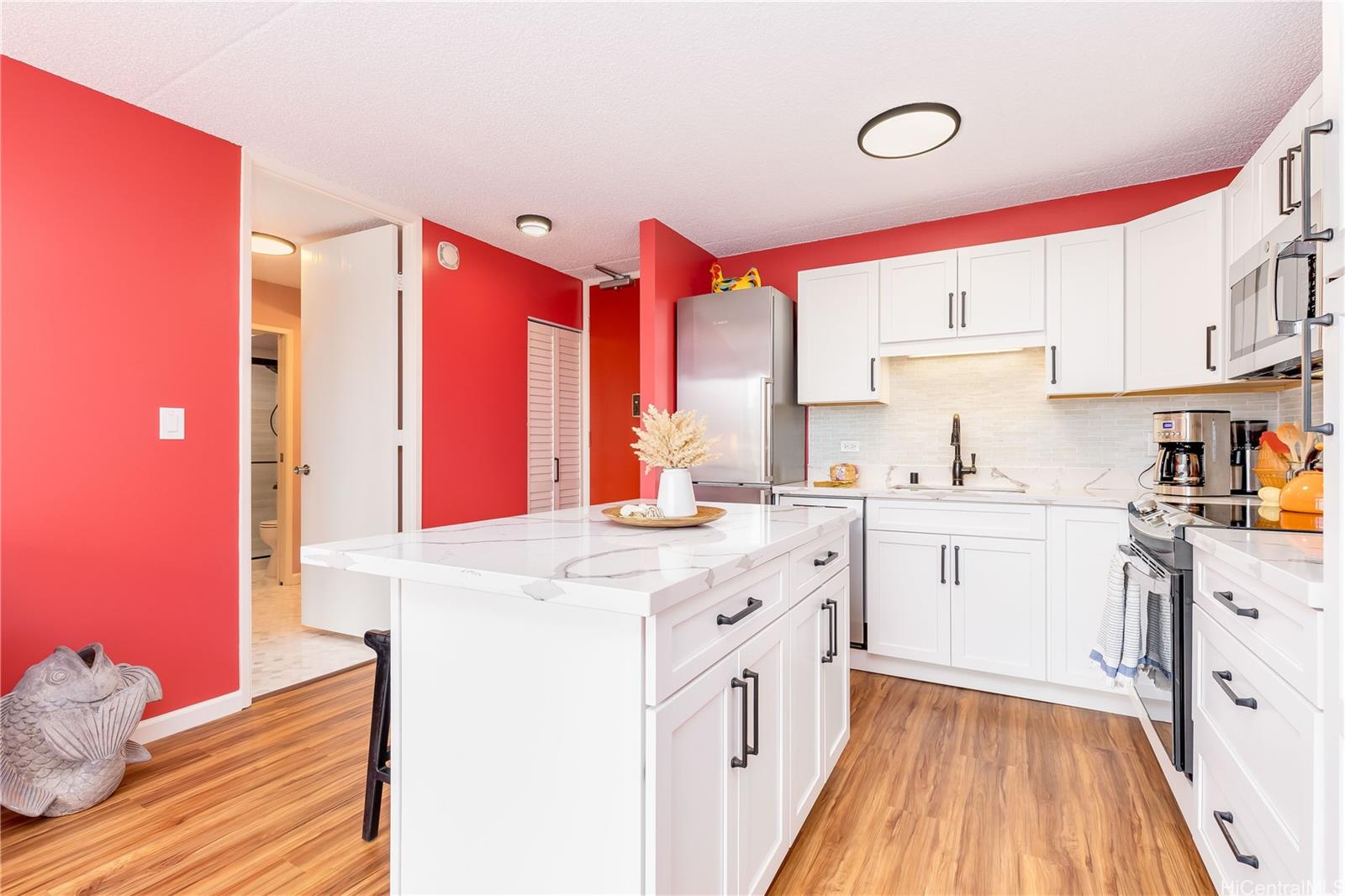 Chateau Waikiki condo # 2202, Honolulu, Hawaii - photo 3 of 25