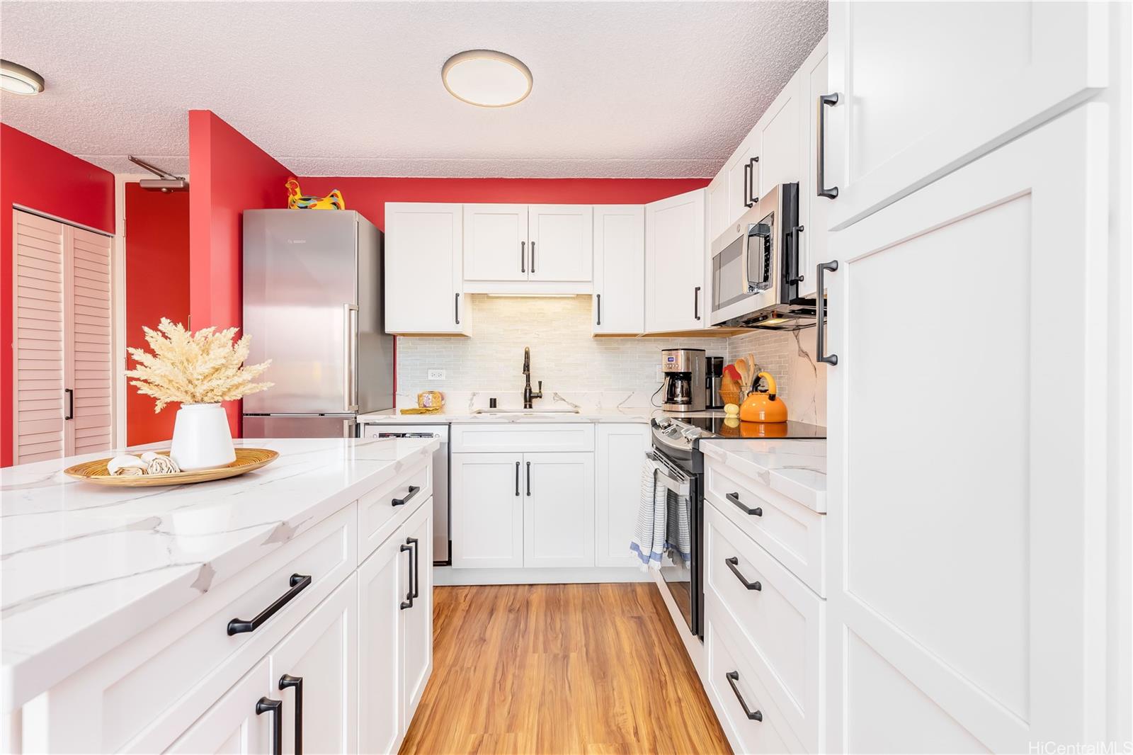 Chateau Waikiki condo # 2202, Honolulu, Hawaii - photo 4 of 25