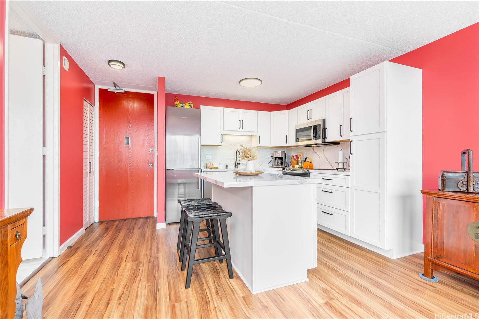 Chateau Waikiki condo # 2202, Honolulu, Hawaii - photo 5 of 25