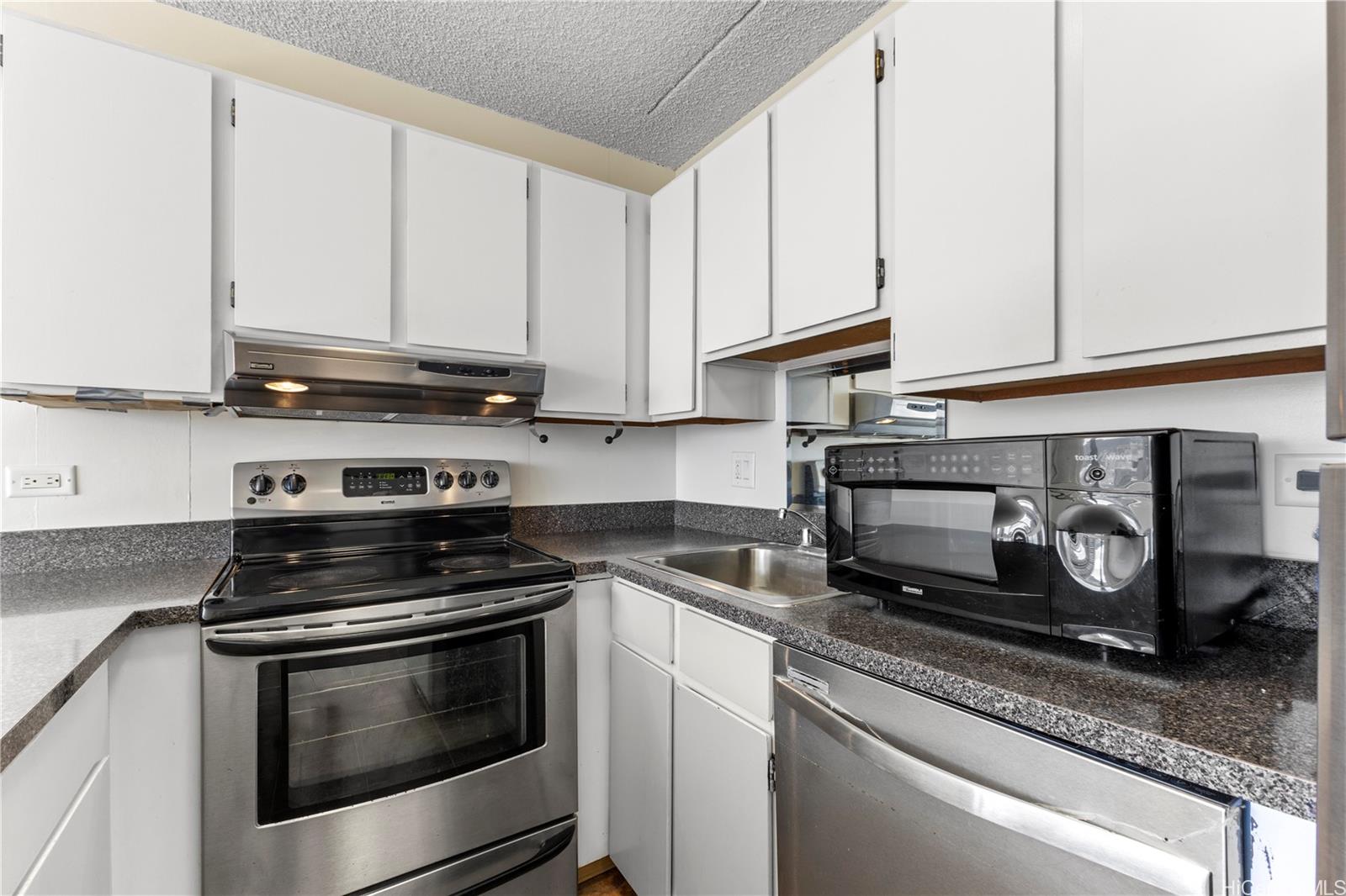 Chateau Waikiki condo # 3005, Honolulu, Hawaii - photo 12 of 23