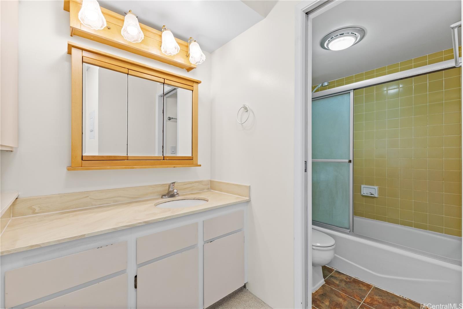 Chateau Waikiki condo # 3005, Honolulu, Hawaii - photo 18 of 23