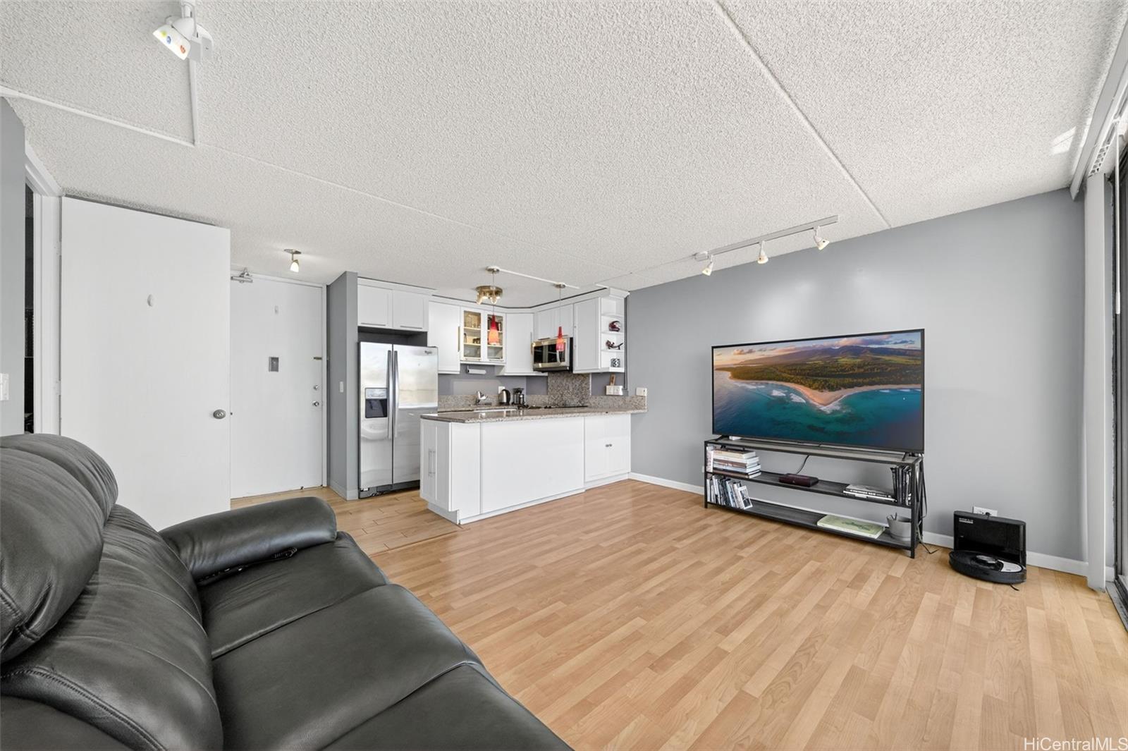 Chateau Waikiki condo # 3203, Honolulu, Hawaii - photo 4 of 25