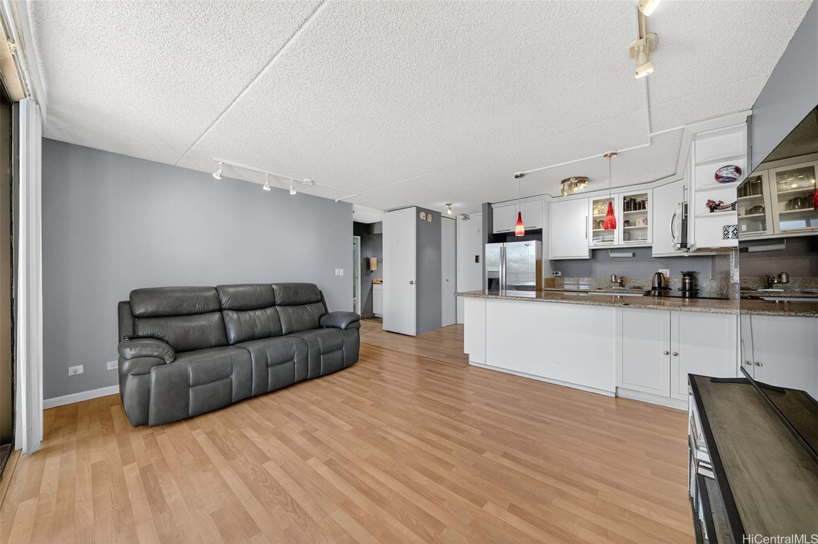 Chateau Waikiki condo # 3203, Honolulu, Hawaii - photo 7 of 25