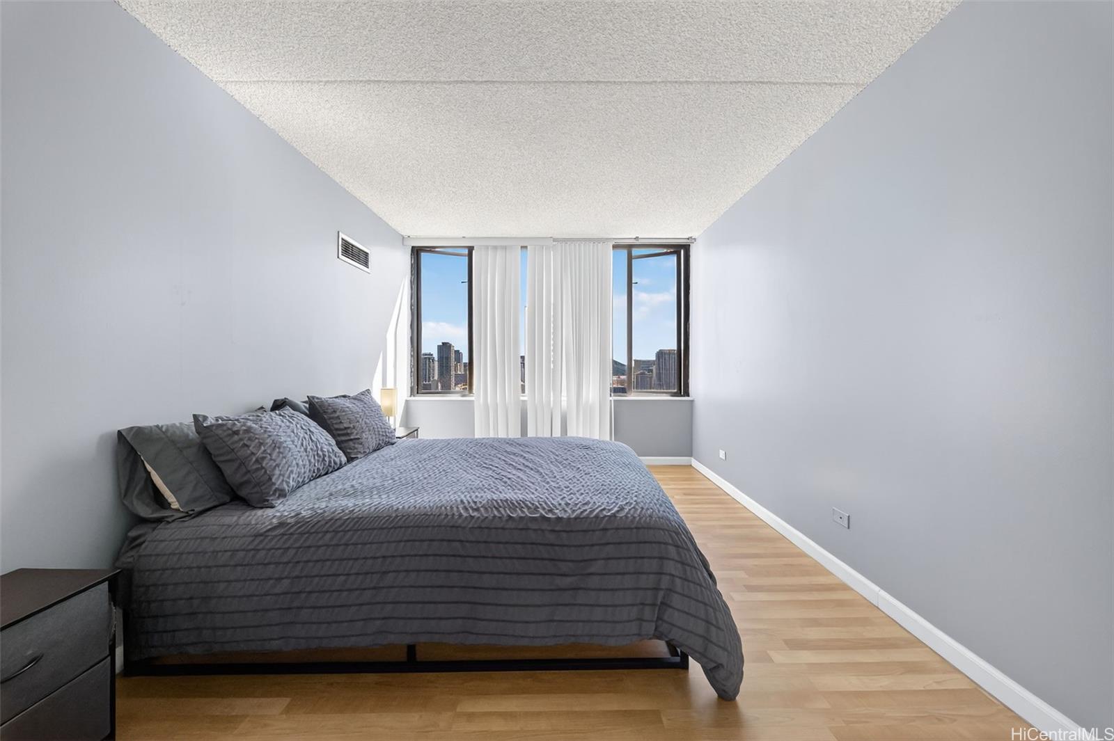 Chateau Waikiki condo # 3203, Honolulu, Hawaii - photo 8 of 25