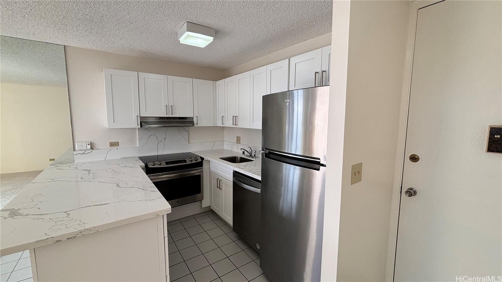 411 Hobron Ln Honolulu - Rental - photo 2 of 9