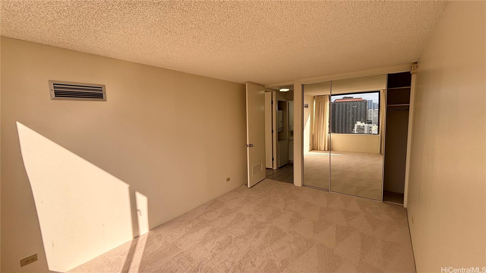 411 Hobron Ln Honolulu - Rental - photo 6 of 9