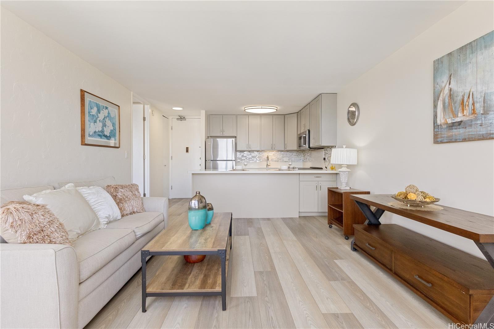 Chateau Waikiki condo # 3402, Honolulu, Hawaii - photo 4 of 19