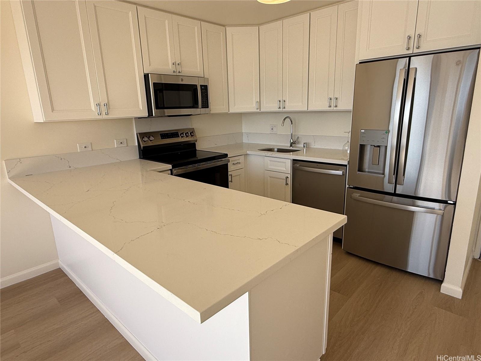 411 Hobron Ln Honolulu - Rental - photo 3 of 25