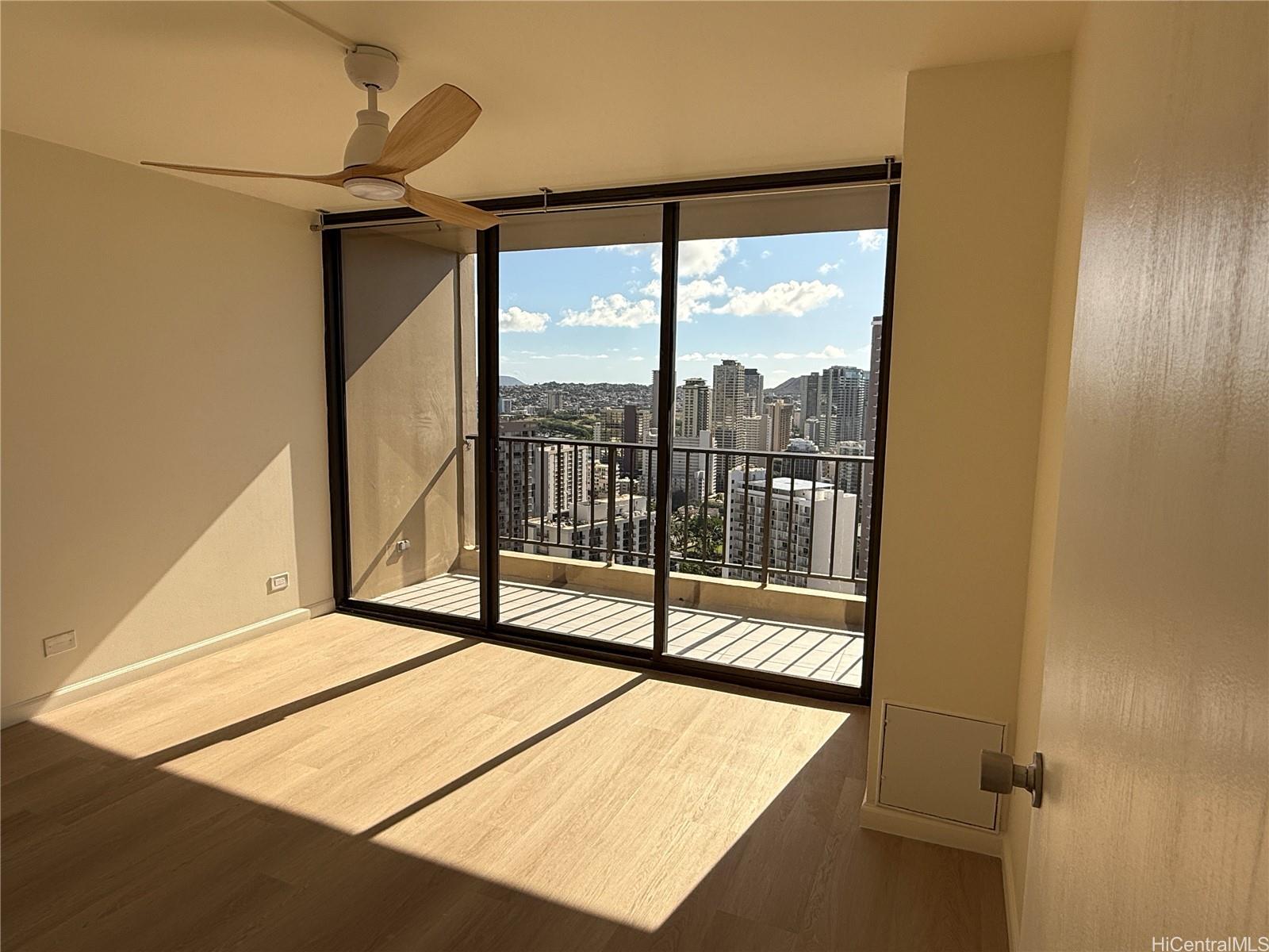 411 Hobron Ln Honolulu - Rental - photo 4 of 25