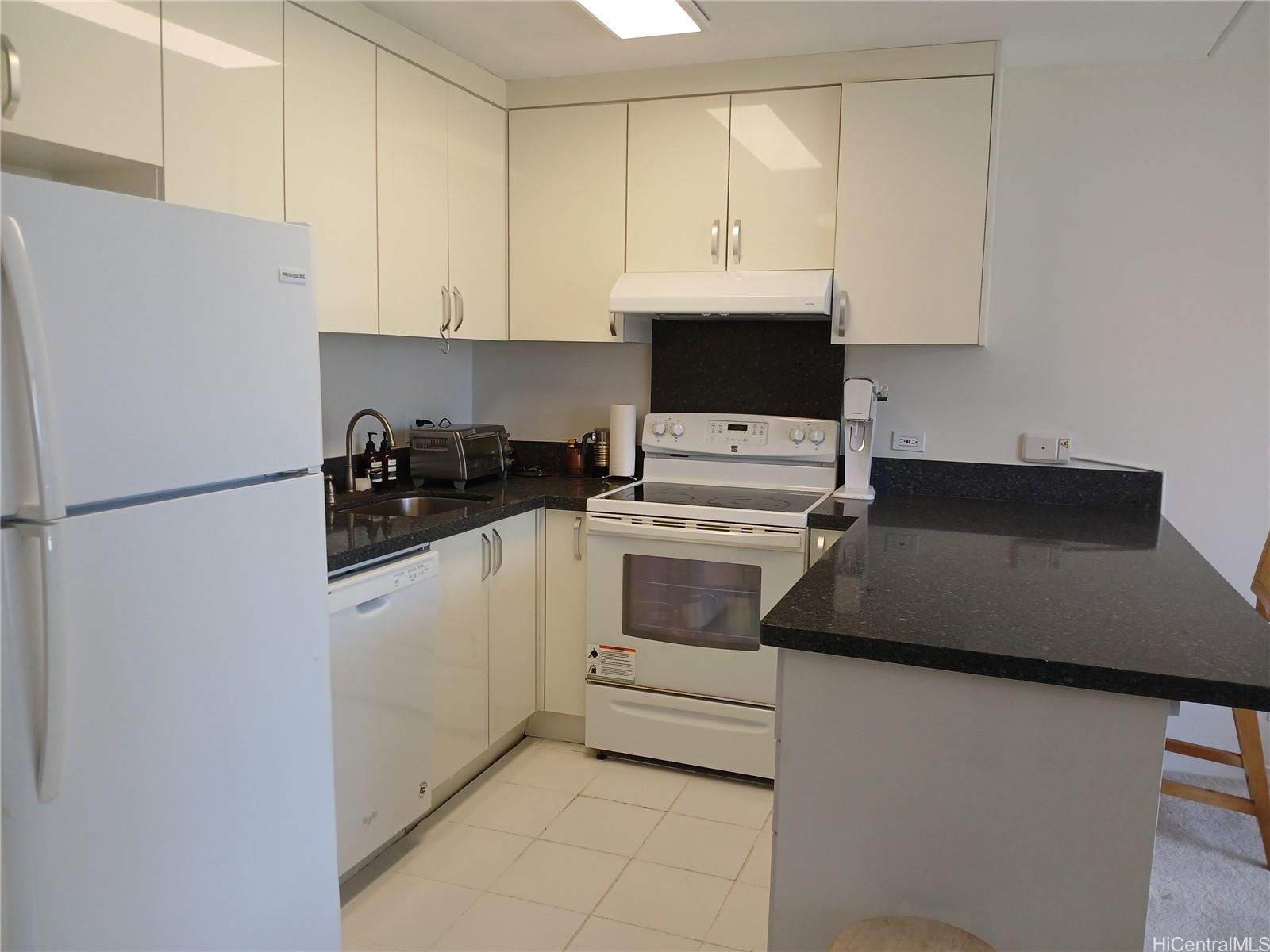 411 Hobron Lane Honolulu - Rental - photo 2 of 16