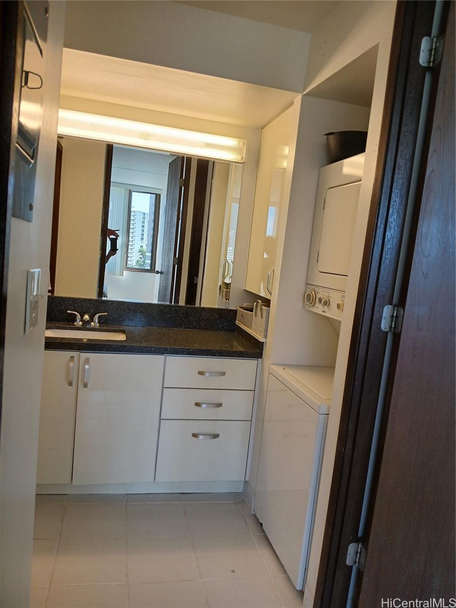 411 Hobron Lane Honolulu - Rental - photo 8 of 16